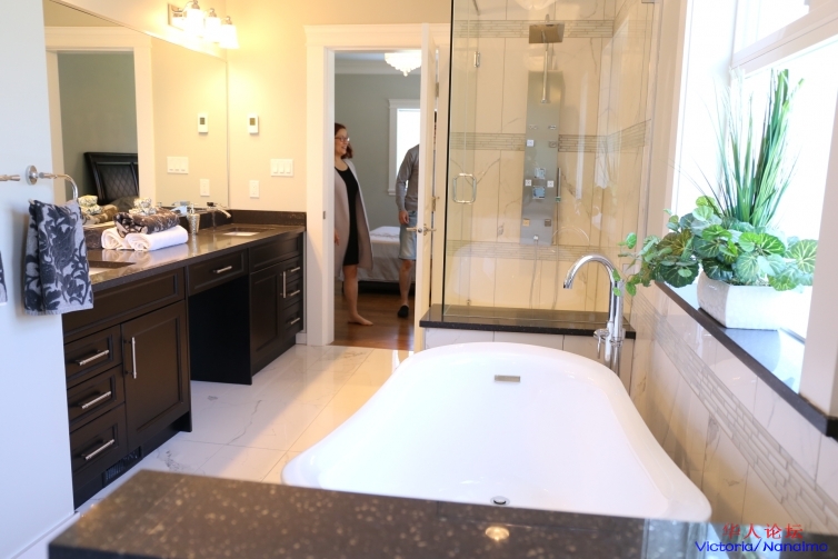 master bath 2.jpg